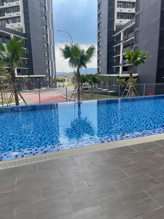 D'Rinie Sky Homestay Kajang Esterno foto