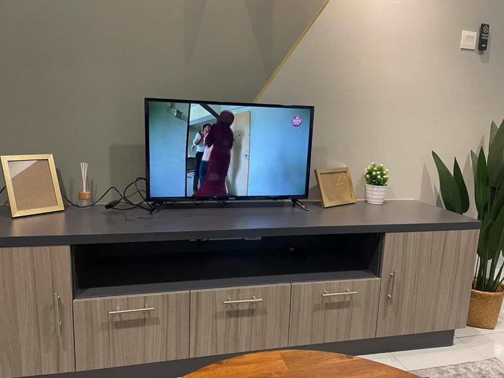 D'Rinie Sky Homestay Kajang Esterno foto